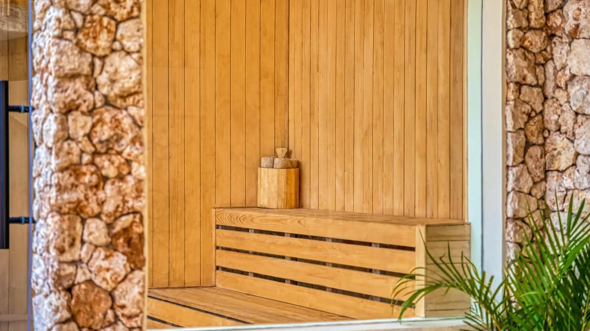 Villa Vienna - New 8Bdr Jacuzzi Sauna And Cinema Seminyak