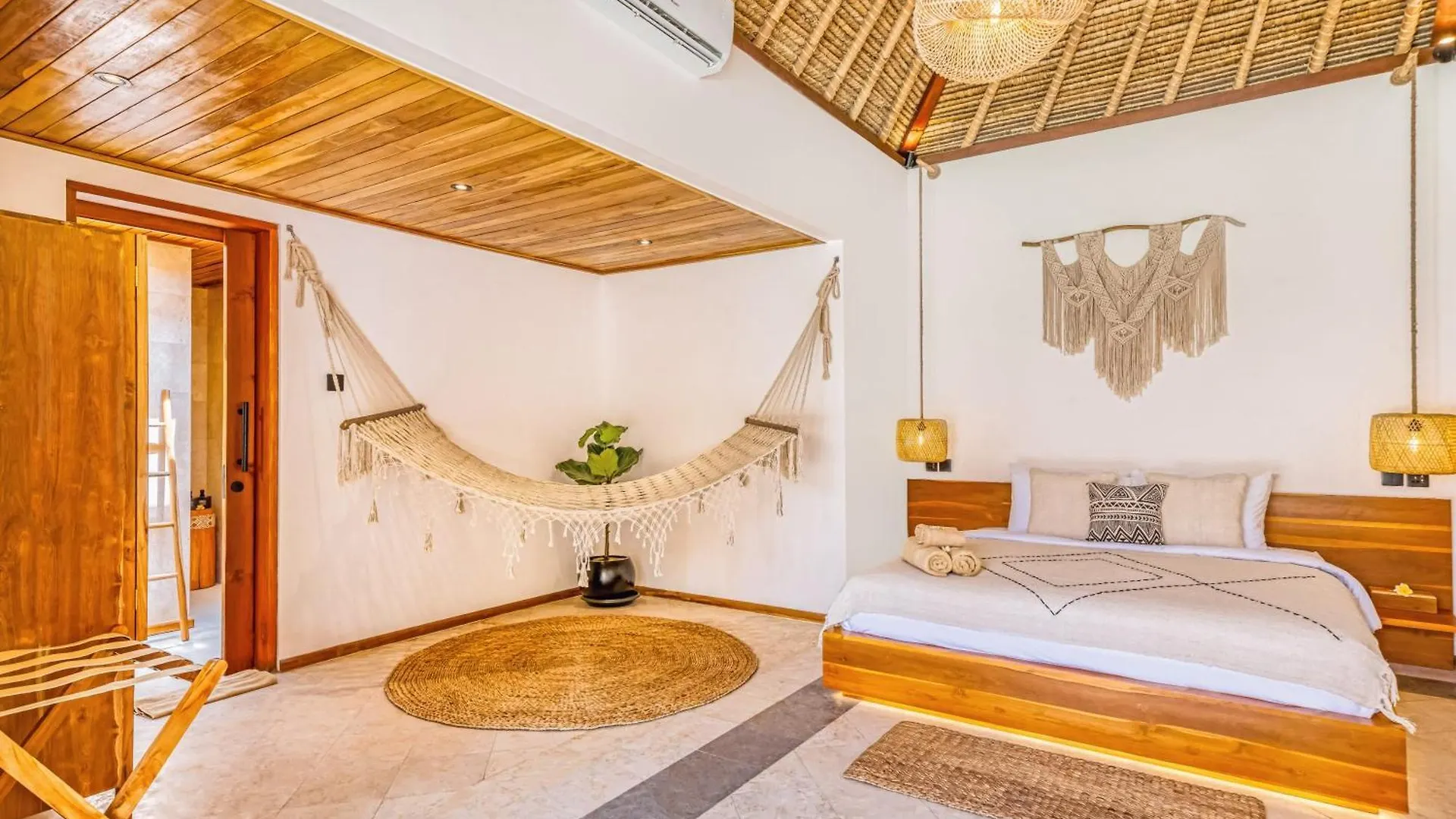 Villa Vienna - New 8Bdr Jacuzzi Sauna And Cinema Seminyak  Indonesia