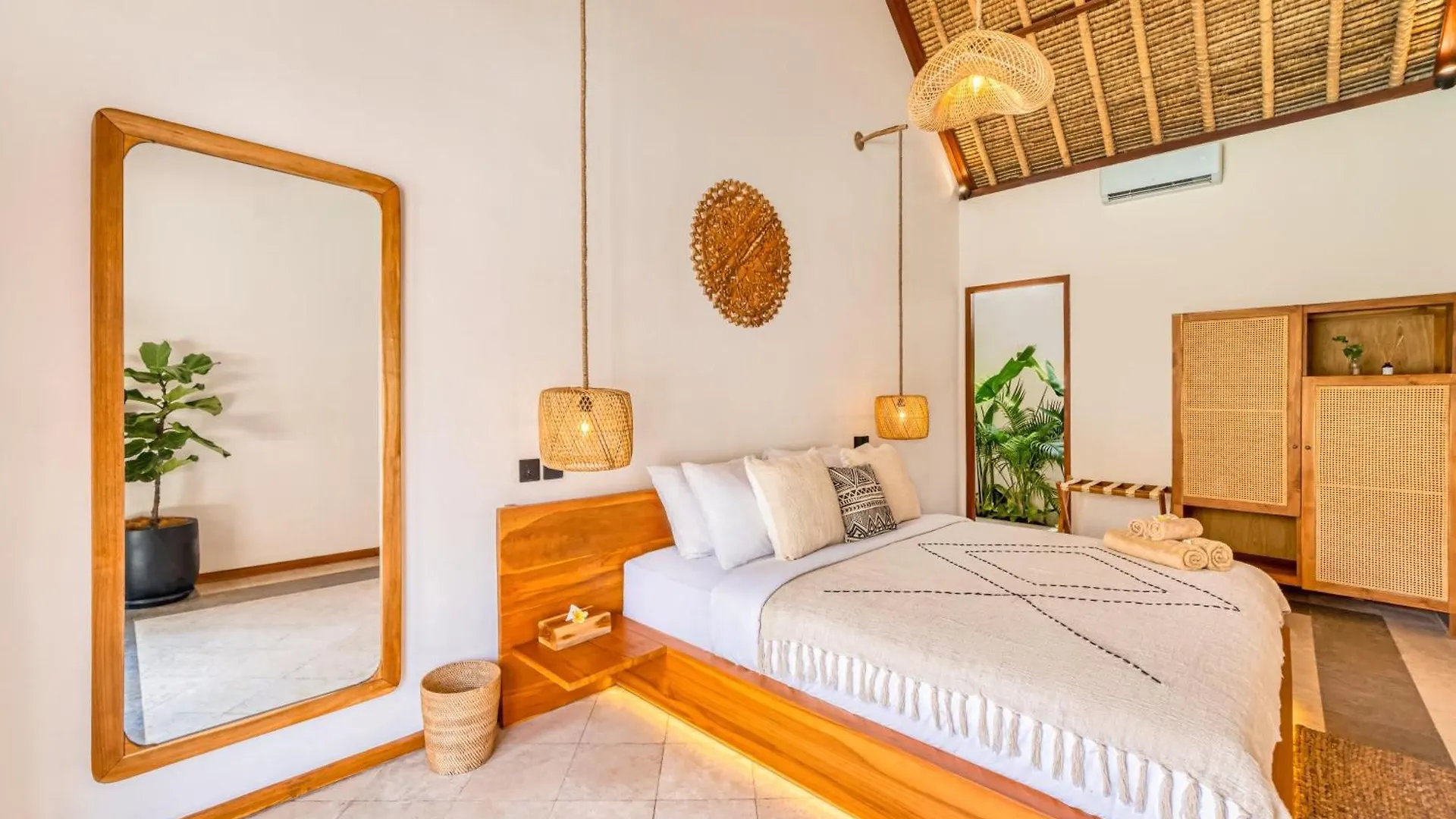 Villa Vienna - New 8Bdr Jacuzzi Sauna And Cinema Seminyak  Seminyak (Bali)