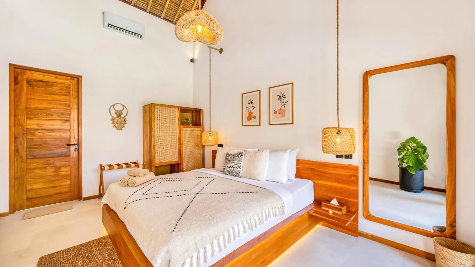 Villa Vienna - New 8Bdr Jacuzzi Sauna And Cinema Seminyak  0*, Seminyak (Bali)
