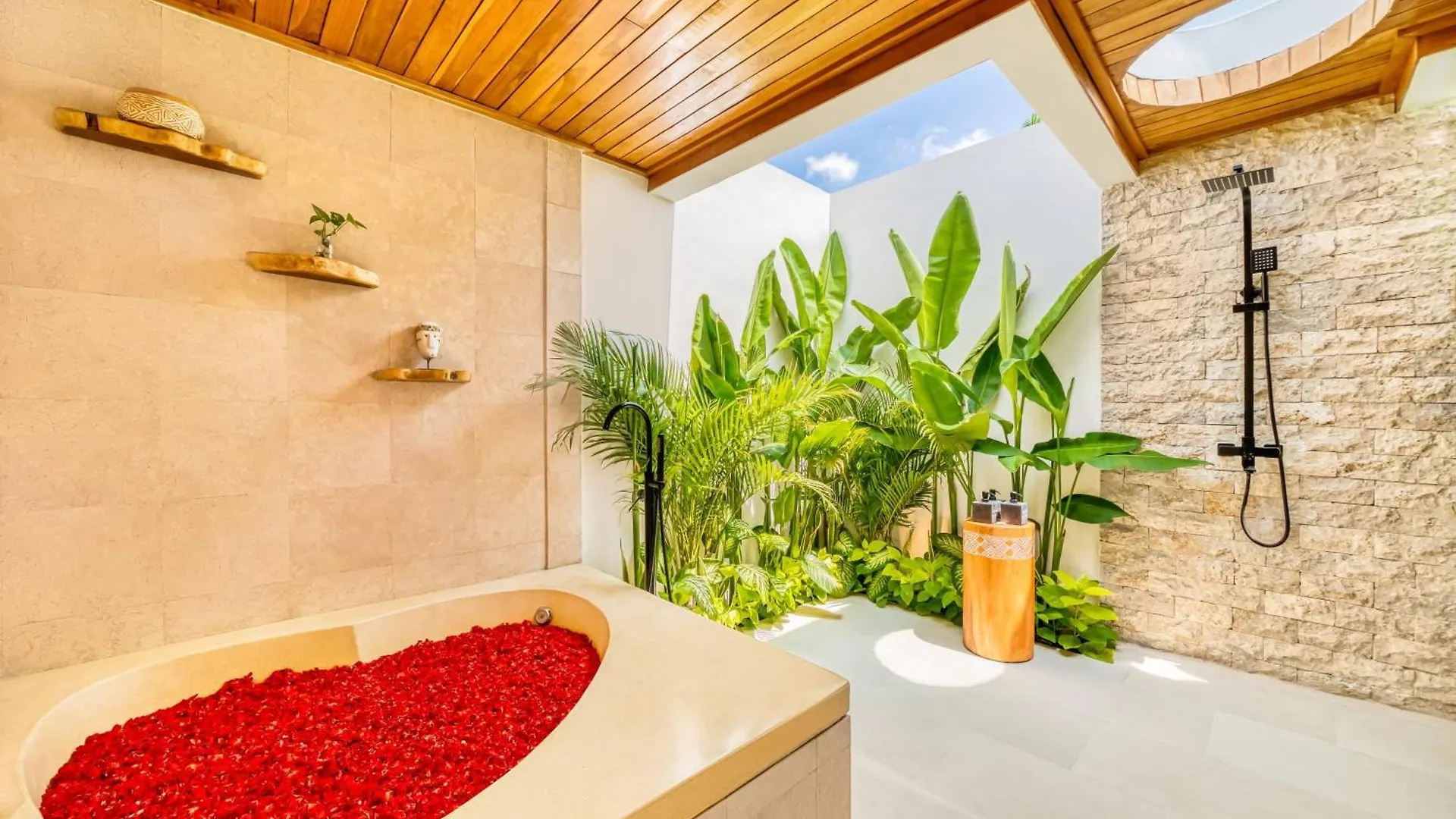 Villa Vienna - New 8Bdr Jacuzzi Sauna And Cinema Seminyak   Seminyak (Bali)