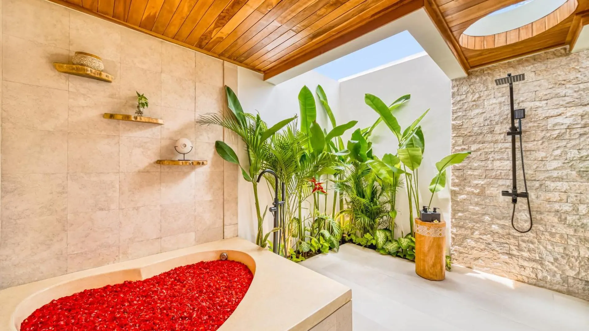 Villa Vienna - New 8Bdr Jacuzzi Sauna And Cinema Seminyak  Indonesia